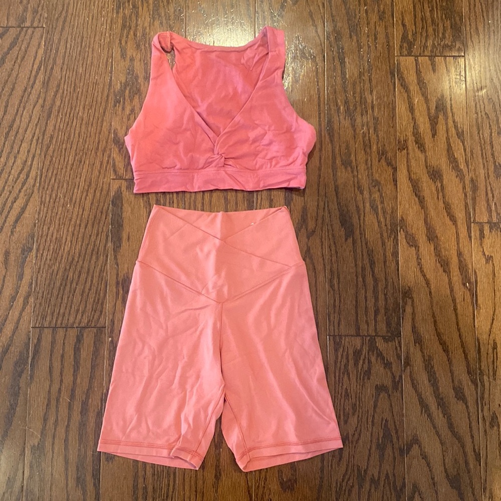 Airy bike shorts and sports bra set